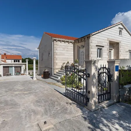 Luxury With A Swimming Pool Praznica, Brac - 19209 Pražnice
